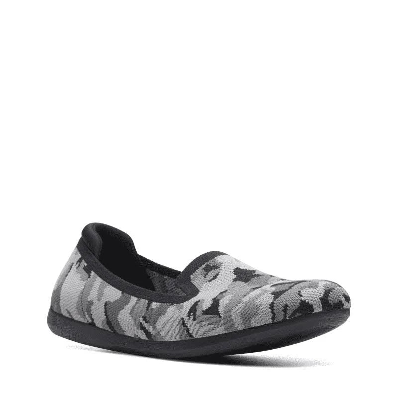 Clarks Carly Dream Black Camo Knit (Size: 9.5, Width: M) JLY3_G9FKK84